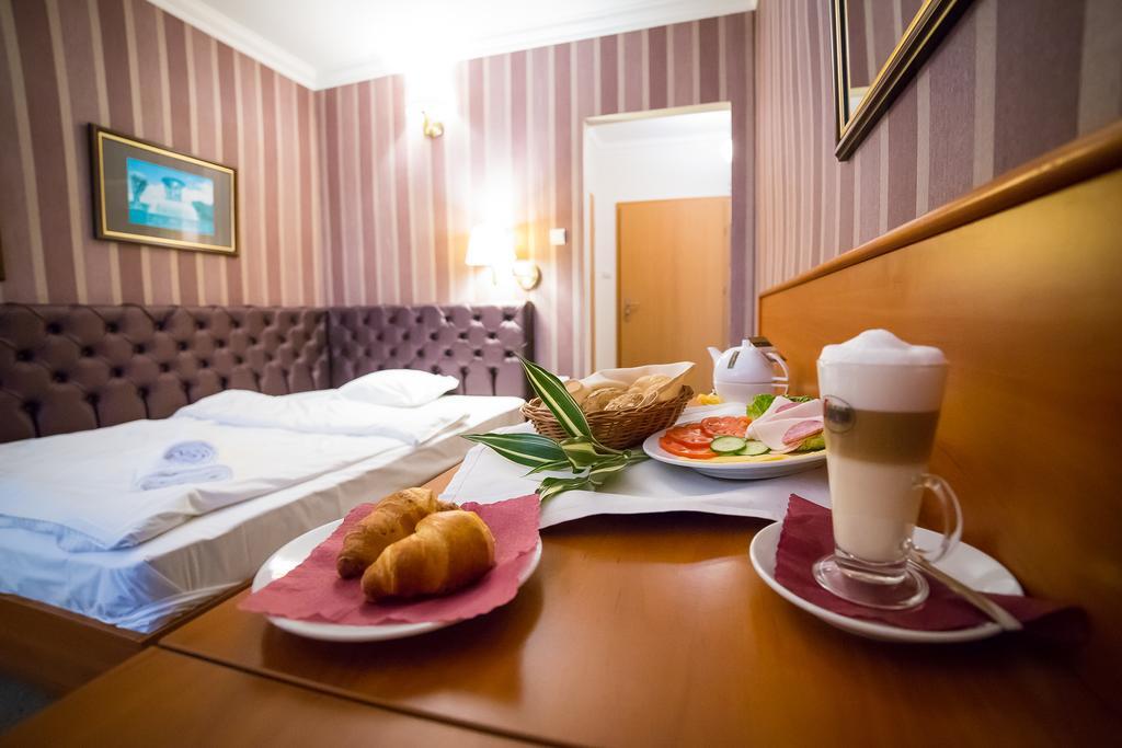 Hotel Europejski Nysa Habitación foto